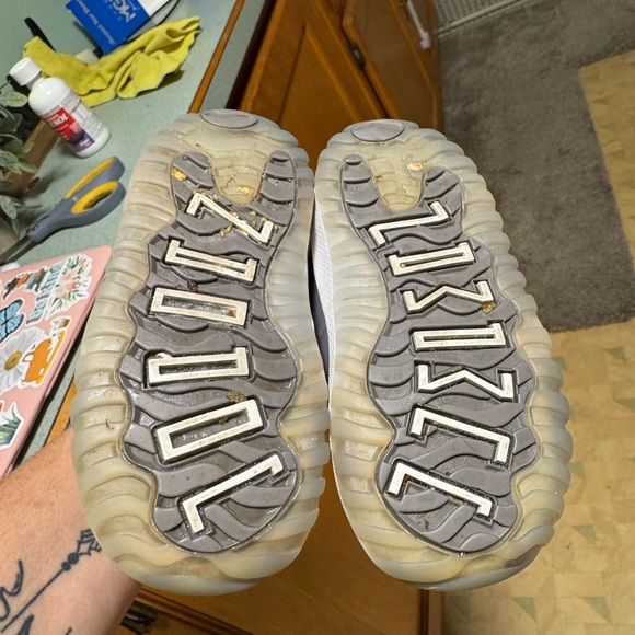 Jordan 11 cool Grey size 6c - Picture 3 of 4